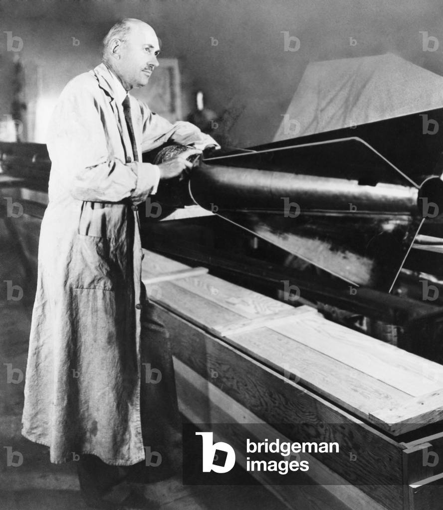 Robert Hutchings Goddard assembling a rocket with tail-fins. Dec. 26, 1937. The Guggenheim family, especially Harry Guggenheim, supported Goddard's work in the 1930s. Roswell, New Mexico