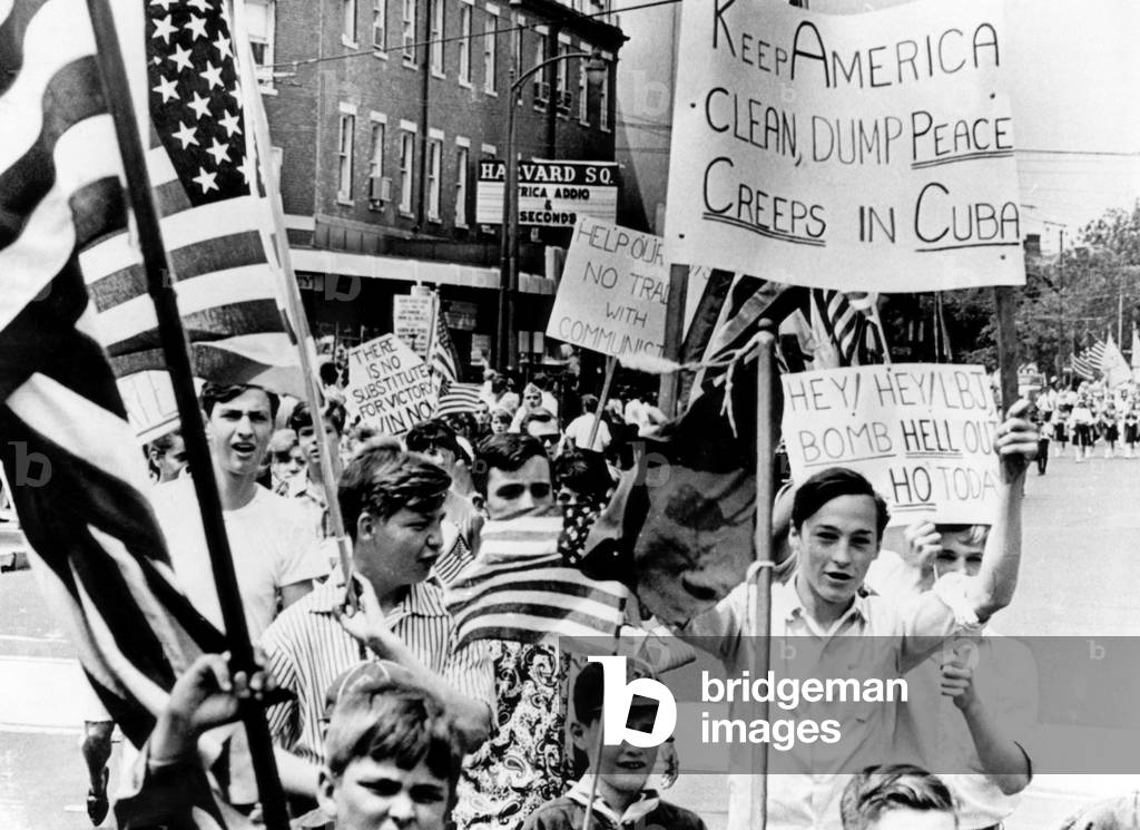 Guerre Du Vietnam: Protesters march from Harvard Square to Boston Common in a show of support for the Vietnam War, Cambridge, Mass. June, 11, 1967. Courtesy: CSU Archives/Everett Collection