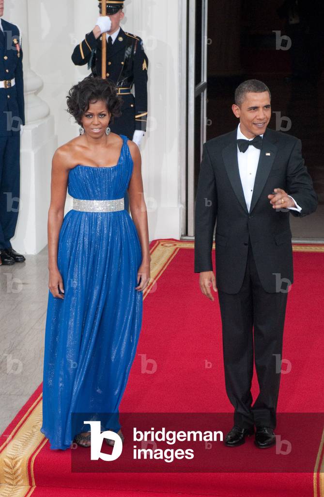 Michelle et Barack Obama: First Lady Michelle Obama (wearing a Peter Soronen gown), US President Barack Obama at arrivals for Obamas Greet Mexican Counterparts As They Arrive For State Dinner, The White House, Washington, DC May 19, 2010. Photo By: Stephen Boitano/Everett Collection