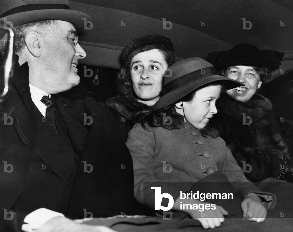 FDR Presidency. From left: US President Franklin Delano Roosevelt, Betsey Cushing Roosevelt, Sally Roosevelt, First Lady Eleanor Roosevelt, c.late 1930s