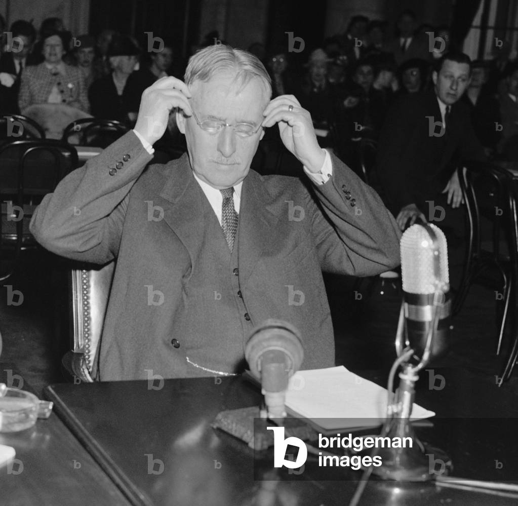 Henry Stimson, told Congress to repeal or revise the Neutrality Act. Apr. 5, 1939. In July 1940, FDR nominated the Republican Stimson for Secretary of War. The move helped FDR establish a bipartisan cabinet as World War 2 began in Europe