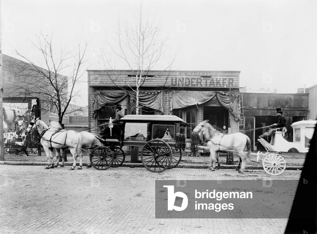 Horses and carriages in front of funeral home of C.W. Franklin, undertaker, Chattanooga, Tennessee, photograph, 1899