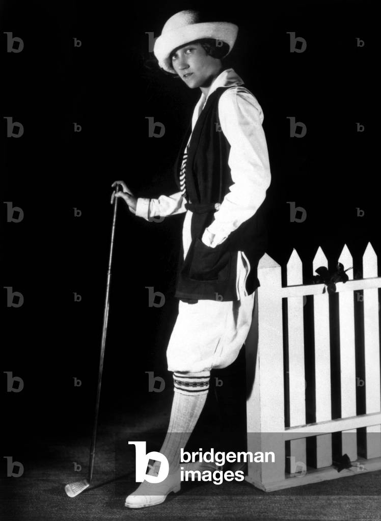 Golfing costume for women, 1922 (photo)