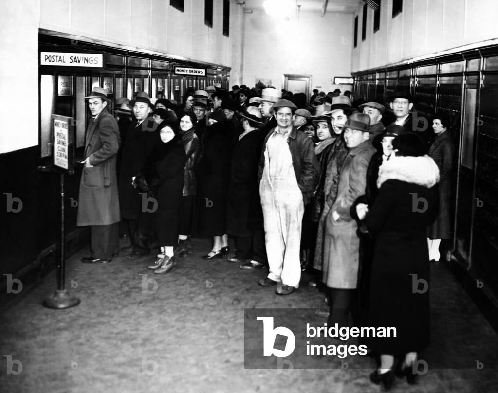 Detroit businessmen seeking cash to carry on business at the Post Office during the bank holiday. Michigan Governor Willam Comstock declared a bank moratorium to preserve the assets of small depositors of one large bank. Five hundred and forty banks were affected by the order. Feb. 15, 1933