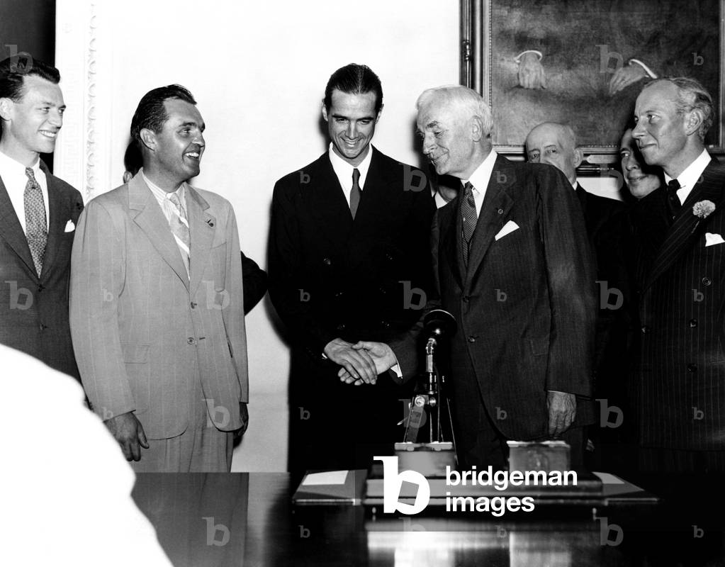 Richard Stoddart, Thomas Thurlow, Howard Hughes and Harry Connor thank Secretary of State Cordell Hull (second from right) for his support in Washington D.C. after their flight around the world, 1938