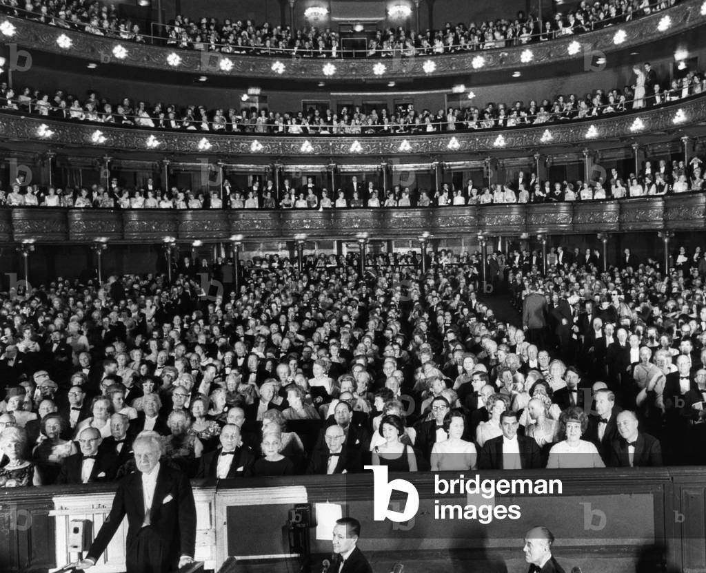 Leopold Stokowski (front left), preparing to lead the orchestra of the Metropolitan Opera 1966 (photo)