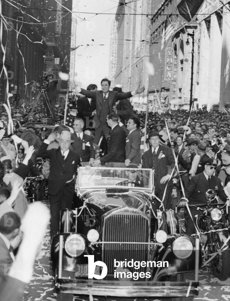 An ecstatic Wendell Willkie receives the cheers of 40,000s Chicagoans, Sept. 13, 1940. Crowds filled the LaSalle Street as ticker tapes falls. Detail