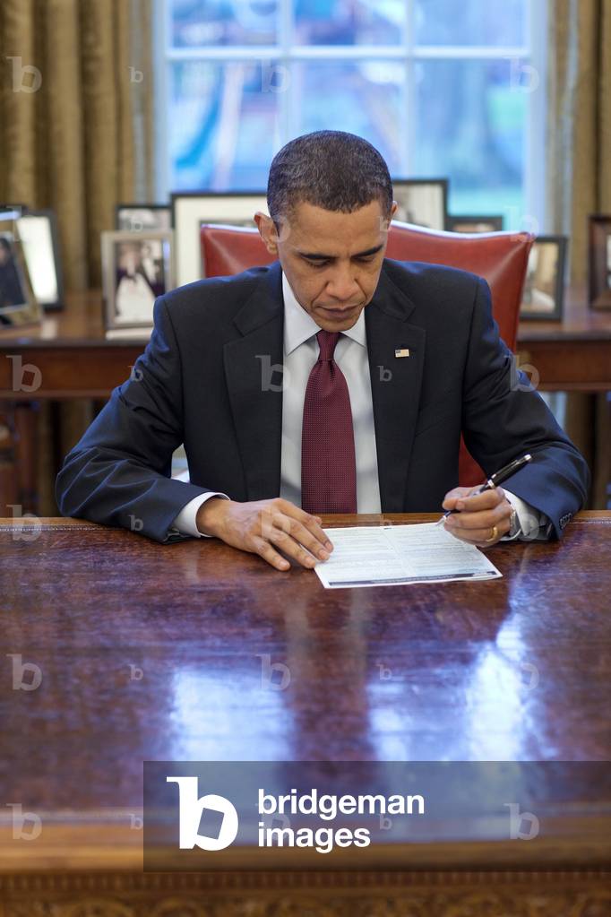 President Barack Obama fills out his 2010 Census form in the Oval Office March 29 2010.,