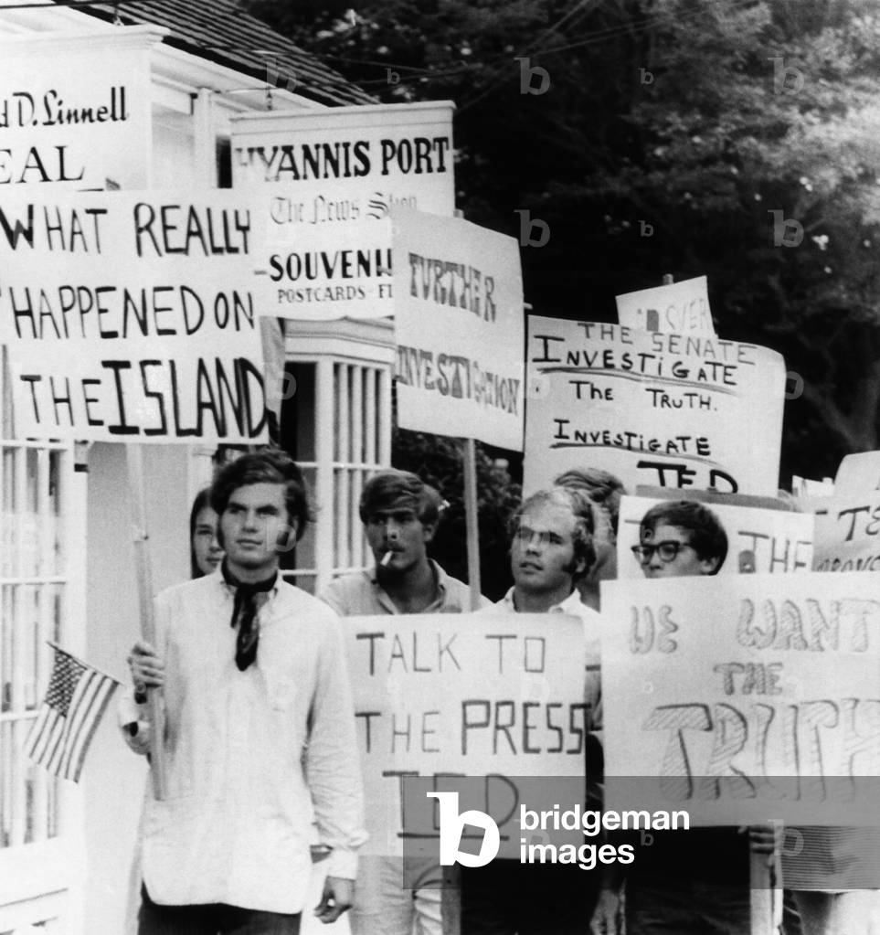 Protesters calling for resignation of Senator Edward Kennedy after his car accident, Hyannis Port, July 28, 1969,