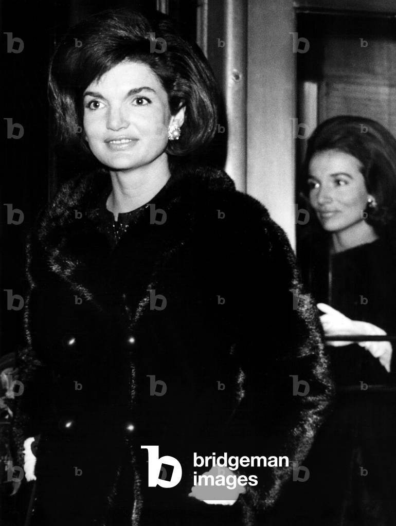 Jacqueline Kennedy and her sister Lee Radziwill in NY, 2/63