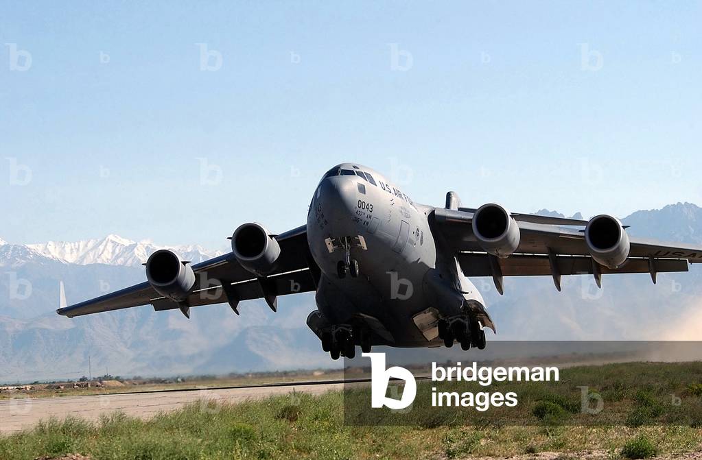 U.S. Air Force Globemaster transport aircraft takes off at Bagram Air Field Afghanistan. Bagram served as a Soviet air base in the 1980s and was a key base for U.S. military operations after the Sept. 11 2001 terrorist attacks., Photo by:Everett Collection