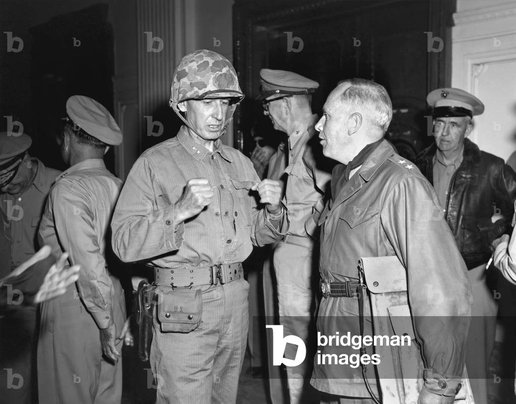1st Marine Div. Gen. Oliver Smith, talks with Maj Gen Edward M. Almond, Tenth Corps commander. c. Sept 22-30, 1950. Seoul, Korea. Korean War, 1950-53