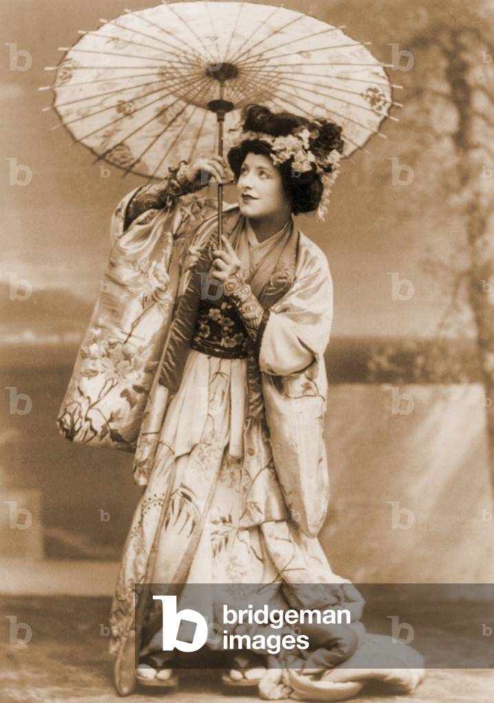 Geraldine Farrar (1882-1967), in role of Cio-Cio San in Puccini's opera, MADAME BUTTERFLY. 1908