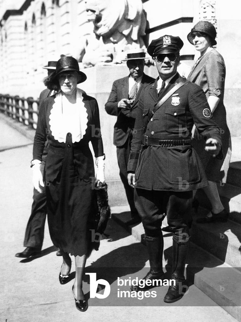 Mrs. Evelyn Menken, New York Socialite, leaving police headquarters. June 16, 1931. Three thieves broke into her home, bound and gagged her and stole ,000 in valuable jewelry. She was married to lawyer and political activist Solomon Stanwood Menken