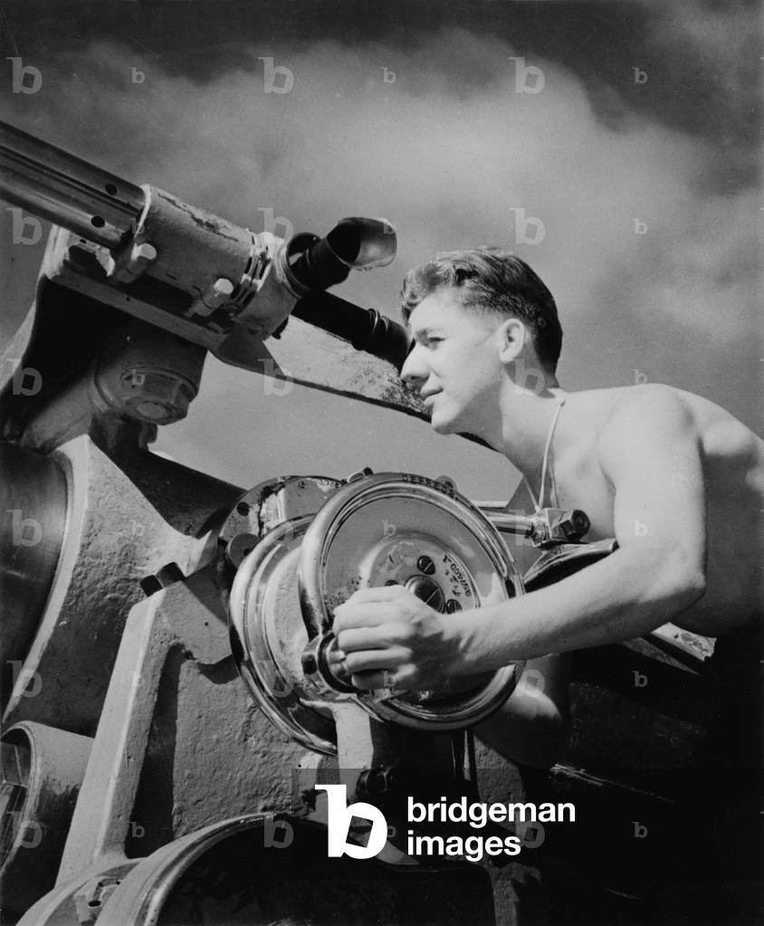 World War II, U.S. soldier sighting the enemy, c.1940-1946