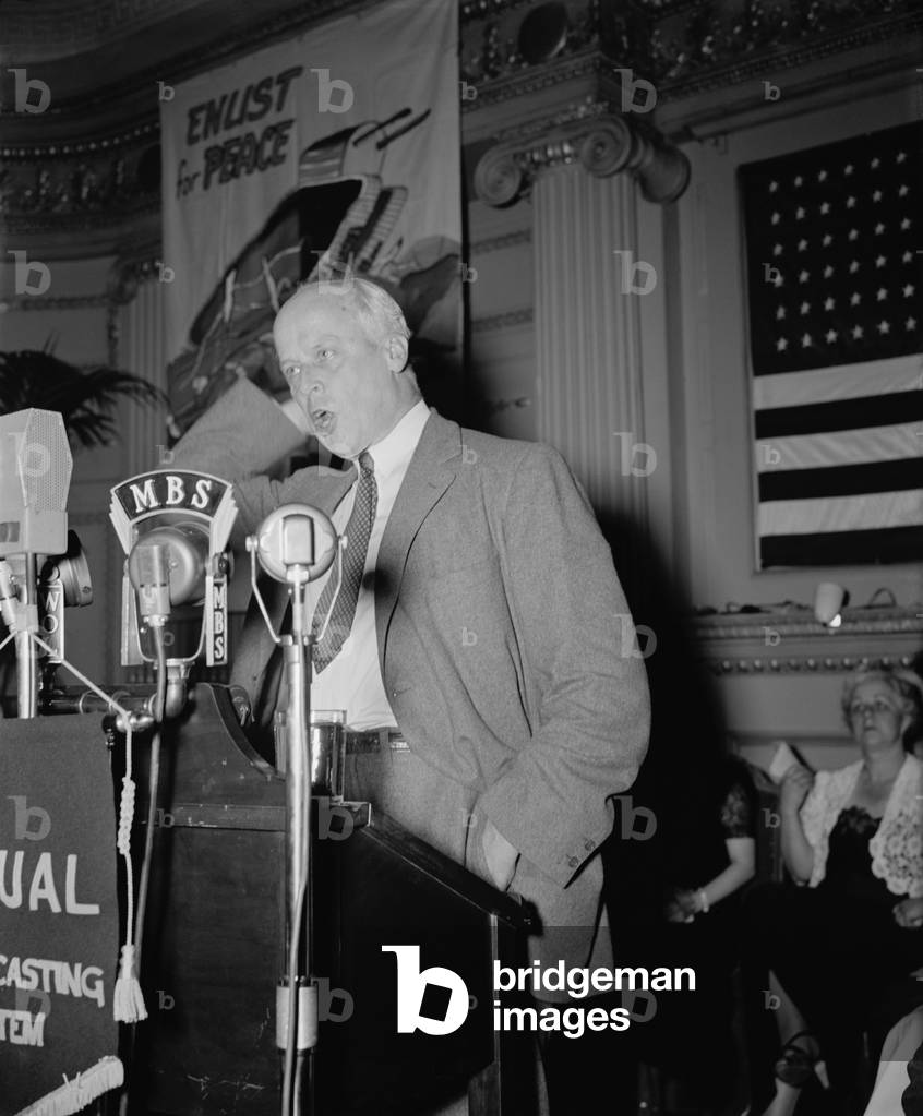 Socialist Norman Thomas speaks at peace rally. Washington, D.C. June 8, 1940. Thomas, the Socialist candidate for President, warned against 'hysterical armament economics' and 'American civil liberties had already been infringed upon by war hysteria.