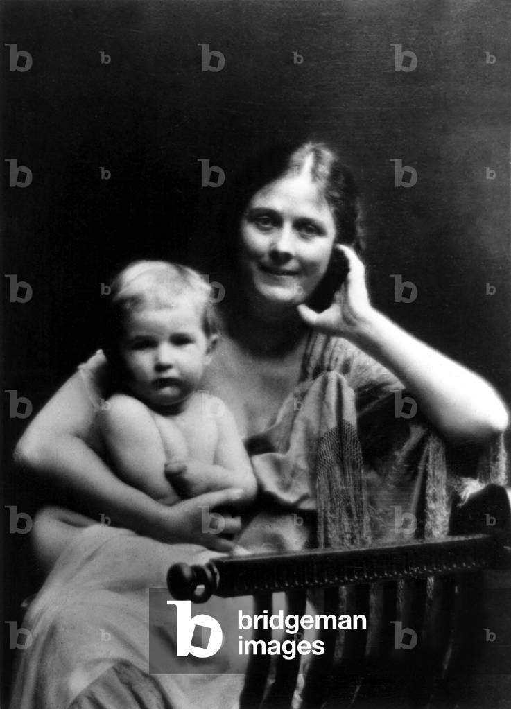 Isadora Duncan with daughter Deirdre, c.1908
