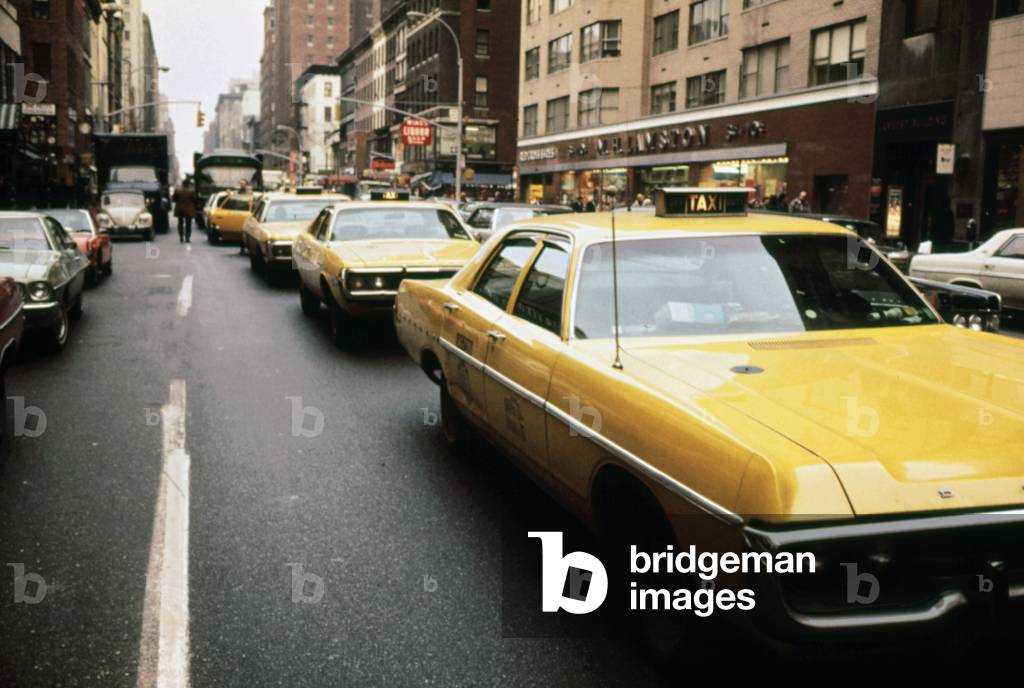 1970s Americ. Yellow taxi cabs on Lexington Avenue at 61st Street. Manhattan, New York City, c. 1972