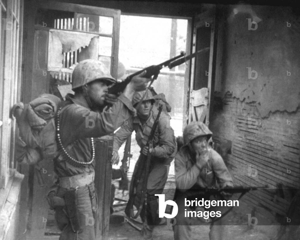 U.S. troops fighting in the streets of Seoul, Korea. 2nd Battle of Seoul, Sept. 20, 1950. Korean War, 1950-53