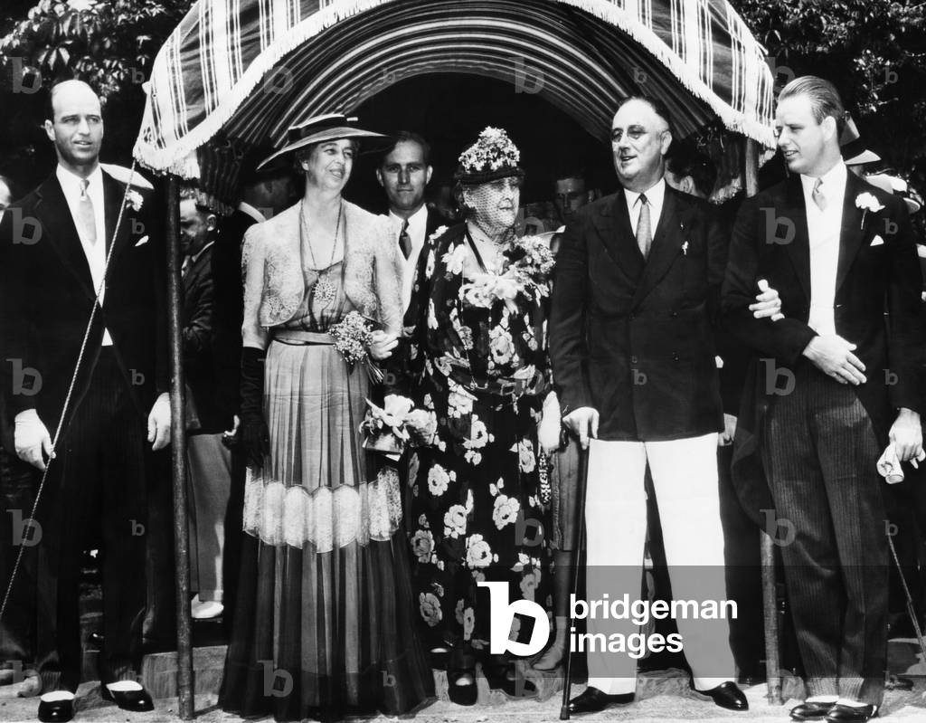 FDR Presidency. From left: James Roosevelt, First Lady Eleanor Roosevelt, John Boettiger, Sara Roosevelt, US President Franklin Delano Roosevelt, Elliott Roosevelt, c.late 1930s