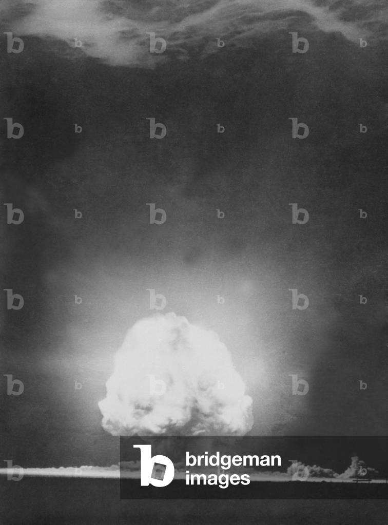 'Trinity' explosion at Los Alamos, Alamogordo, New Mexico. July 16, 1945. Photograph taken 9 seconds after the initial Trinity detonation shows the Mushroom cloud. Manhattan Project, World War 2