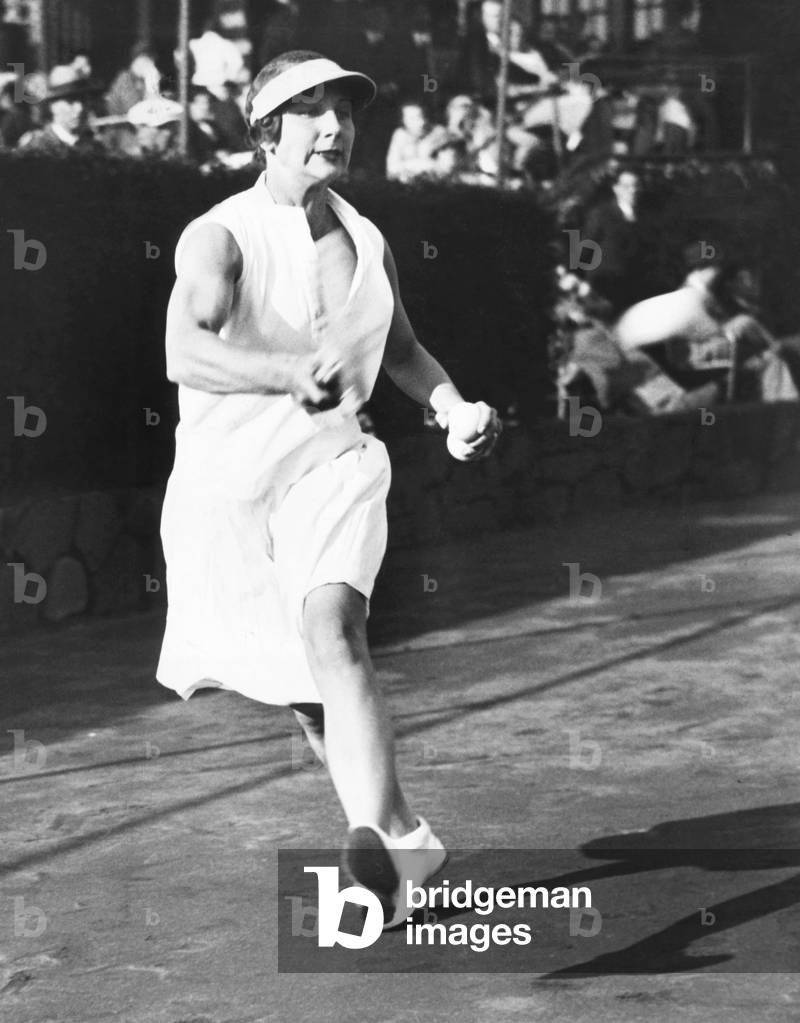 Helen Wills Moody playing against Manual Alonzo at the Westside Tennis Club at Forest Hills. May 18, 1933. Wills Moody often practiced against men