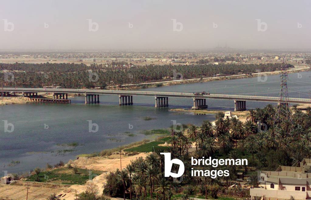 The main bridge in An Nasiriyah Iraq where intense fighting occurred between US Marines and Iraqi soldiers from March 23-April 1 2003 during the Second Gulf War. The bridge was on the vital supply route to northern Iraq. Apr. 1 2003