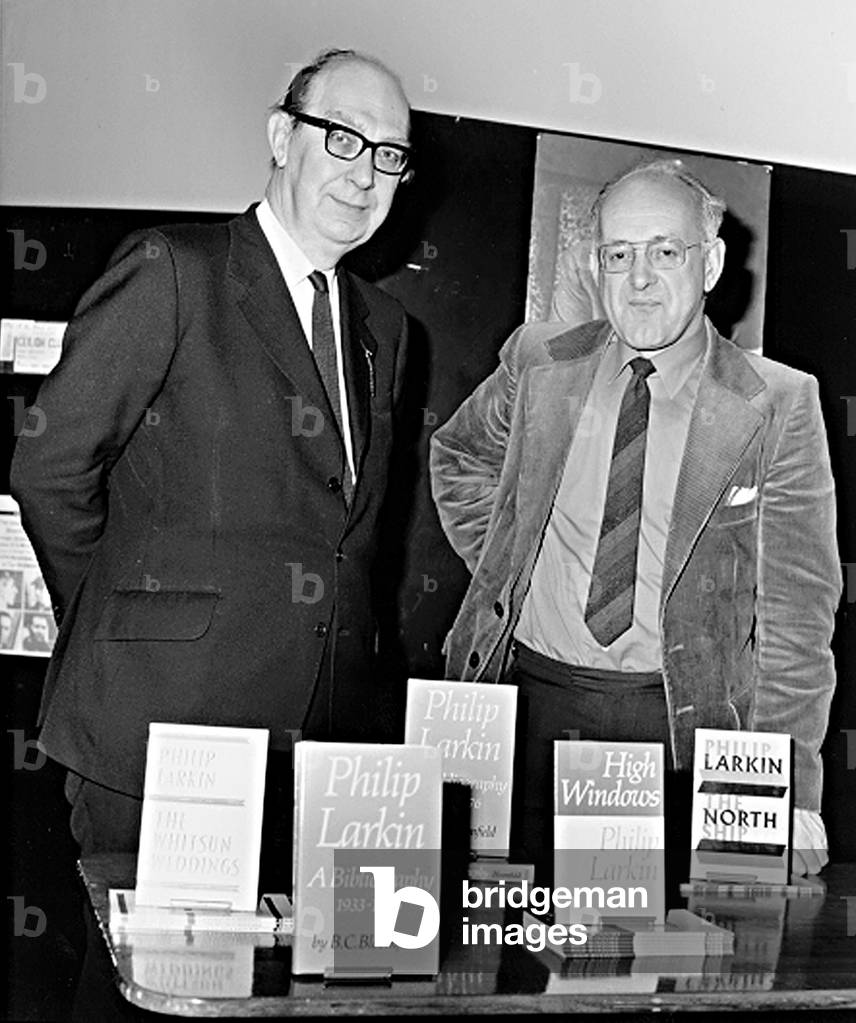 Philip Larkin and Barry Bloomfield at the launch of Bloomfield's book, 'Philip Larkin: A Bibliography,' 1979. (c)British Library Publications. Everett Collection