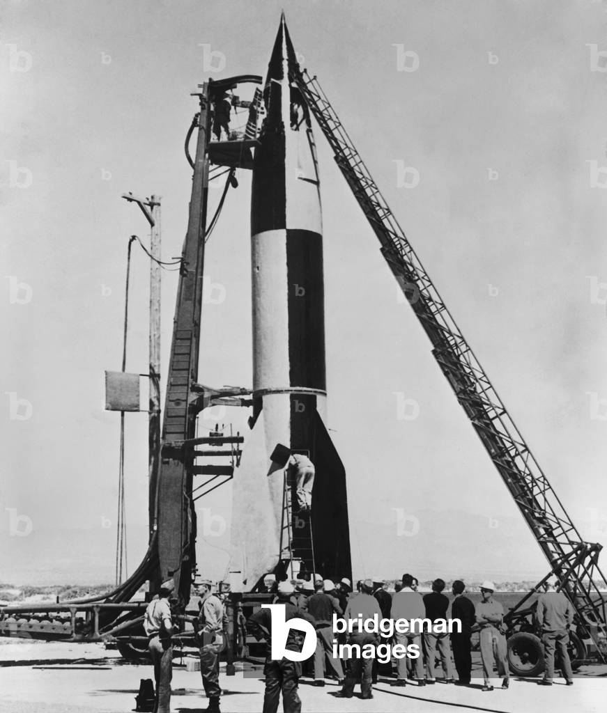 V-2 rocket, before launching at the U.S. Army proving grounds, White Sands, N.M. On May 7, 1946 its Flight-control instruments were adjusted on the launch pad. On May 10 it launched and reached an altitude of 112 kilometers, the first successful flight in the U.S