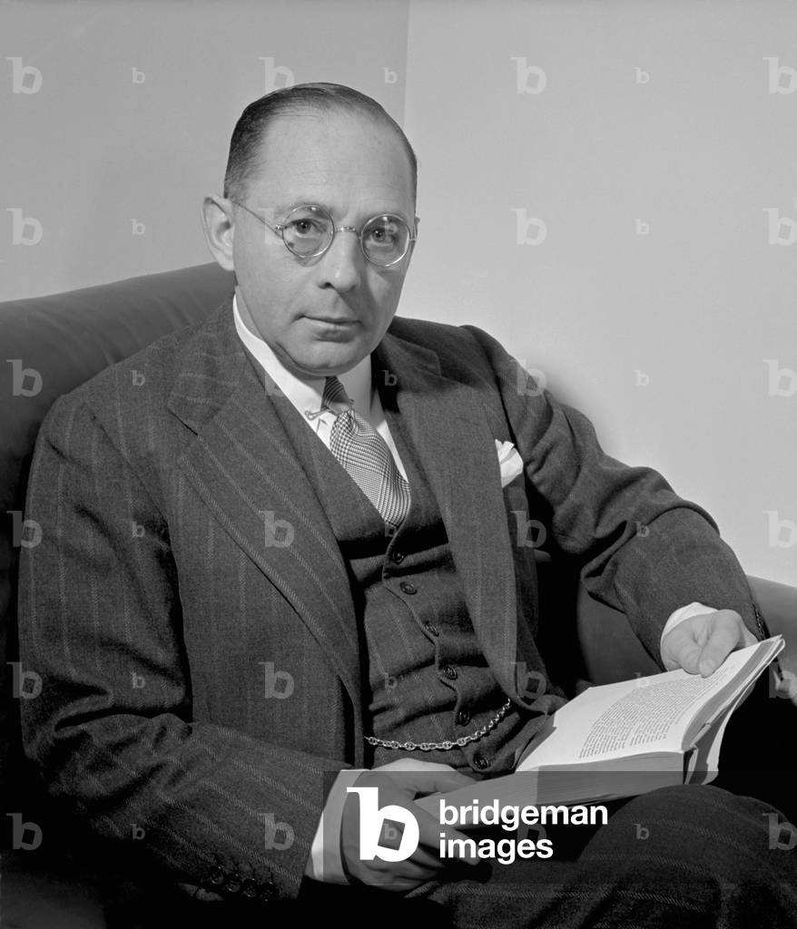 Sidney Weinberg 1891-1969 CEO of Goldman Sachs investment bank during the Great Depression and World War II. Unlike most Wall Streeters he supported FDR and became one of his key economic advisors. He led Goldman Sachs to prominence during the post-wa