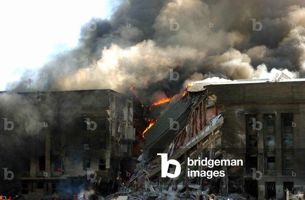 Burning gash in the outer face of the Pentagon shortly after terrorists crashed American Airlines Flight 77 into the building on Sept. 11 2001., Photo by:Everett Collection