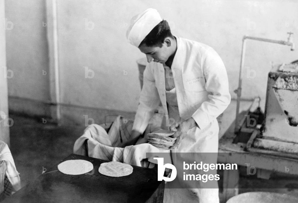 Making tortillas to sell. The price is five cents per dozen. San Antonio, Texas 1939