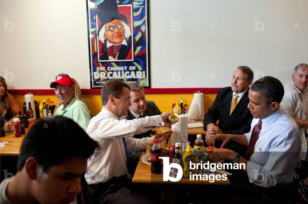 President Obama and Russian President Dmitry Medvedev have lunch at Ray's Hell Burger in Arlington Va. June 24 2010. (BSWH_2011_8_265)