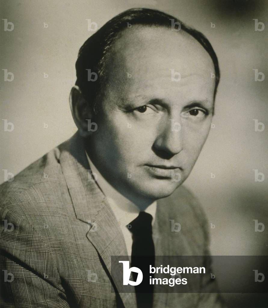 Harold Robbins (1916-1997) popular American novelist, best known for 'The Carpetbaggers' (1961), based on the life of Howard Hughes, and made into a movie in 1964