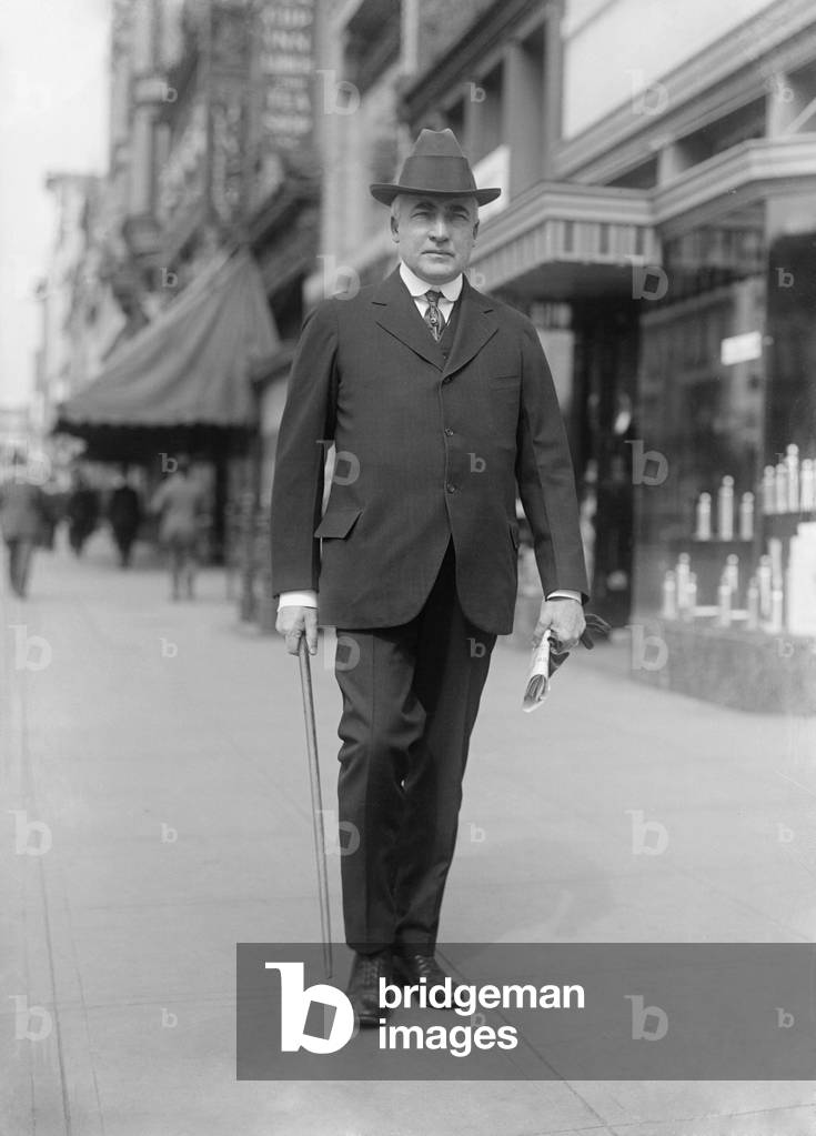 Senator Warren Harding walking on a Washington, D.C. street, c. 1914-1920. The future U.S. President was a well liked politician and ran in several Republican Primaries in 1920 before won the nomination in the deadlocked GOP Convention of June 1920