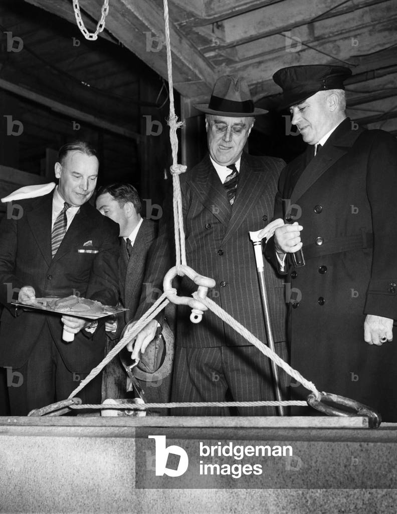 President Roosevelt laying the cornerstone of the Hyde Park post office, New York, 1940 (photo)