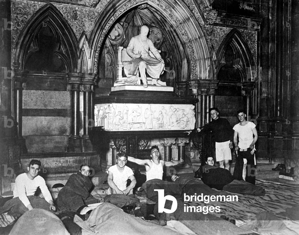 U.S. soldiers billeted in London law courts during World War I. c. 1917-18