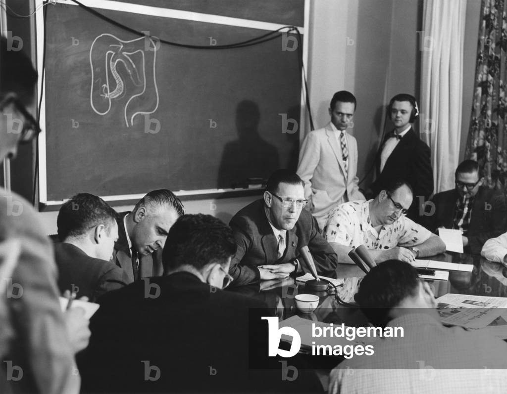President Eisenhower 's doctors brief the press on his intestinal surgery. June 10, 1956. Eisenhower had a 2 hour operation, described as intestinal surgery, bypassing an obstruction in the ileum.
