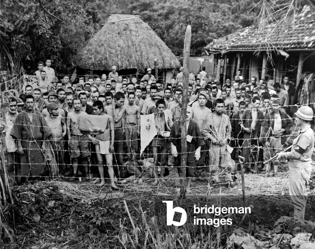 Bataille d'Okinawa: Japanese prisoners of war at Okuku, Okinawa Island in June 27, 1945.