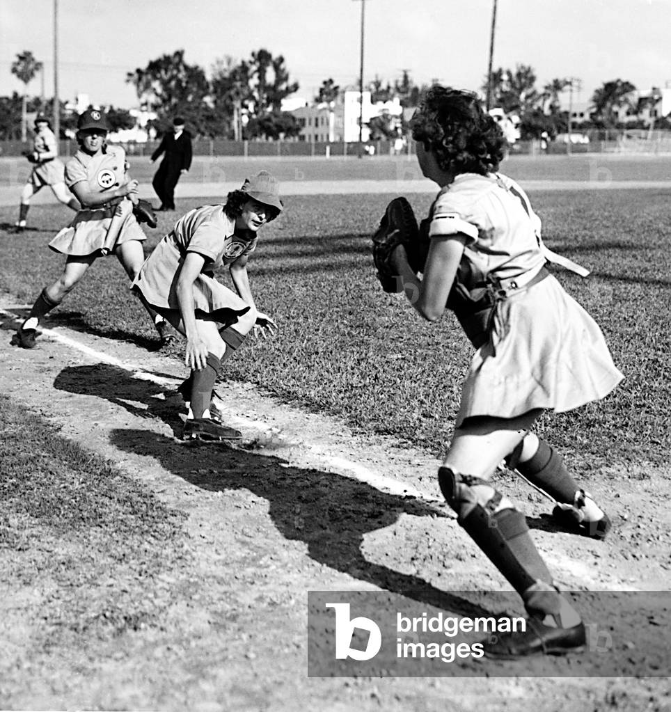 BASEBALL, Kenosha Comets play the Muskegon Lassies, 4/14/48. All-American Girls Baseball League.