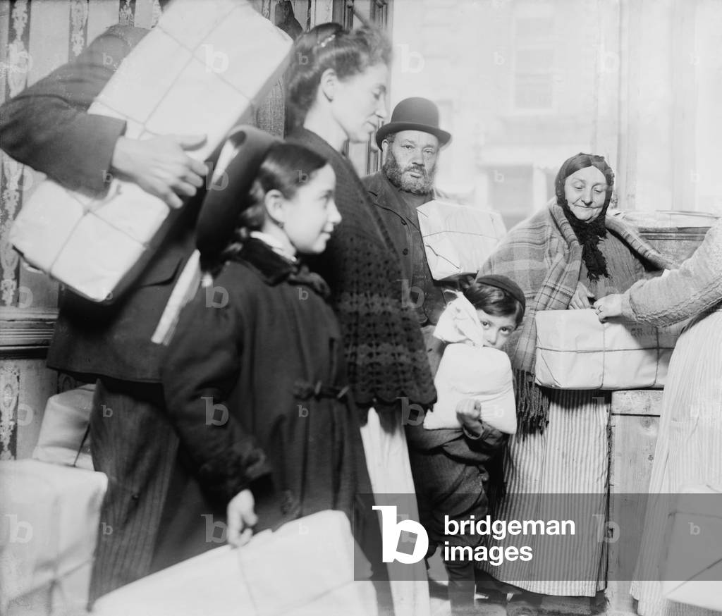 Passover matzo were given to poor Jewish people in New York City.1908 (photo)