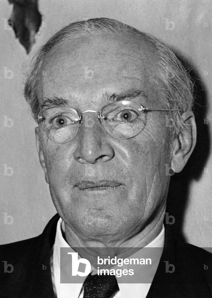 American novelist Upton Sinclair, (1878-1968), after he was awarded the Pulitzer Prize for his novel 'Dragon's Teeth', 1943.