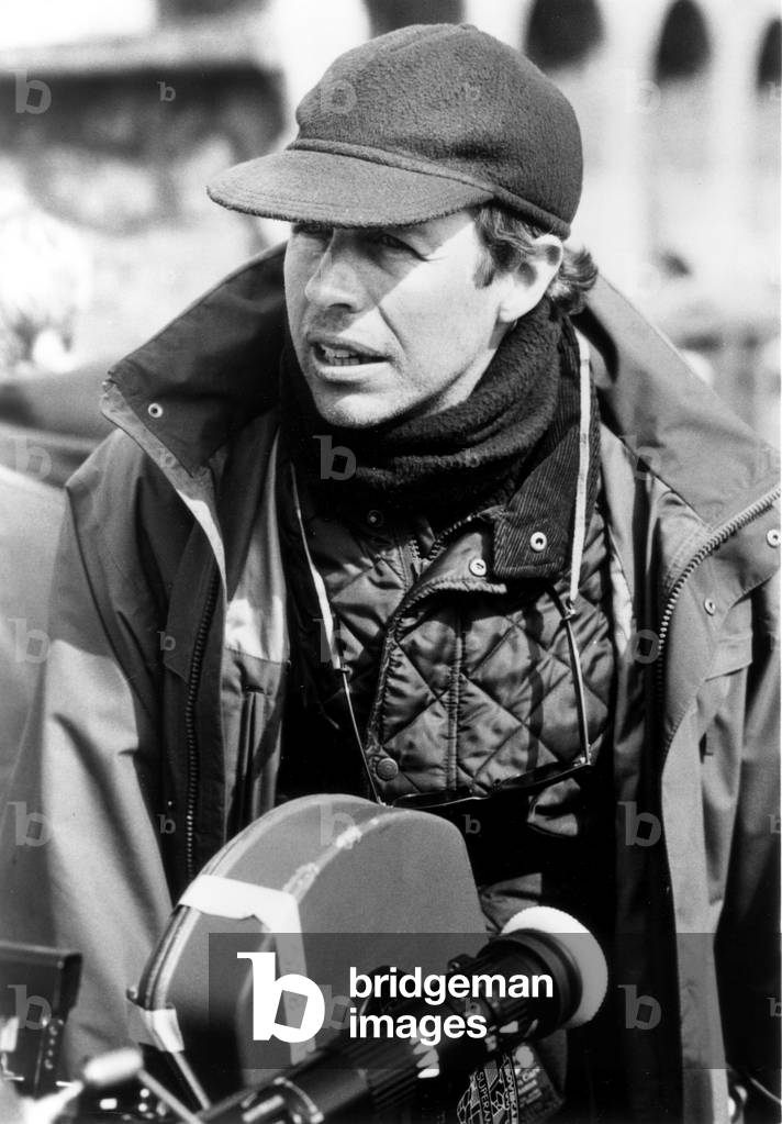 FUNNY BONES, director, screenwriter and producer Peter Chelsom, on location in Blackpool, England, 1995