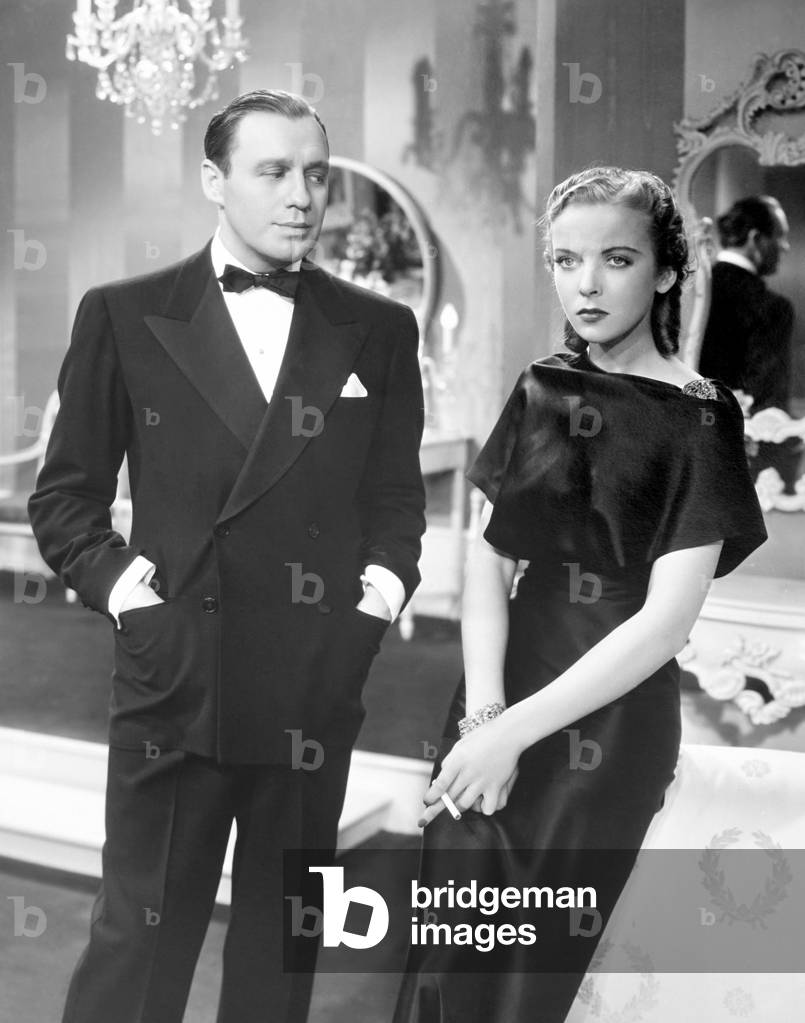 ARTISTS AND MODELS, from left, Jack Benny, Ida Lupino (in a gown by Travis Banton), 1937