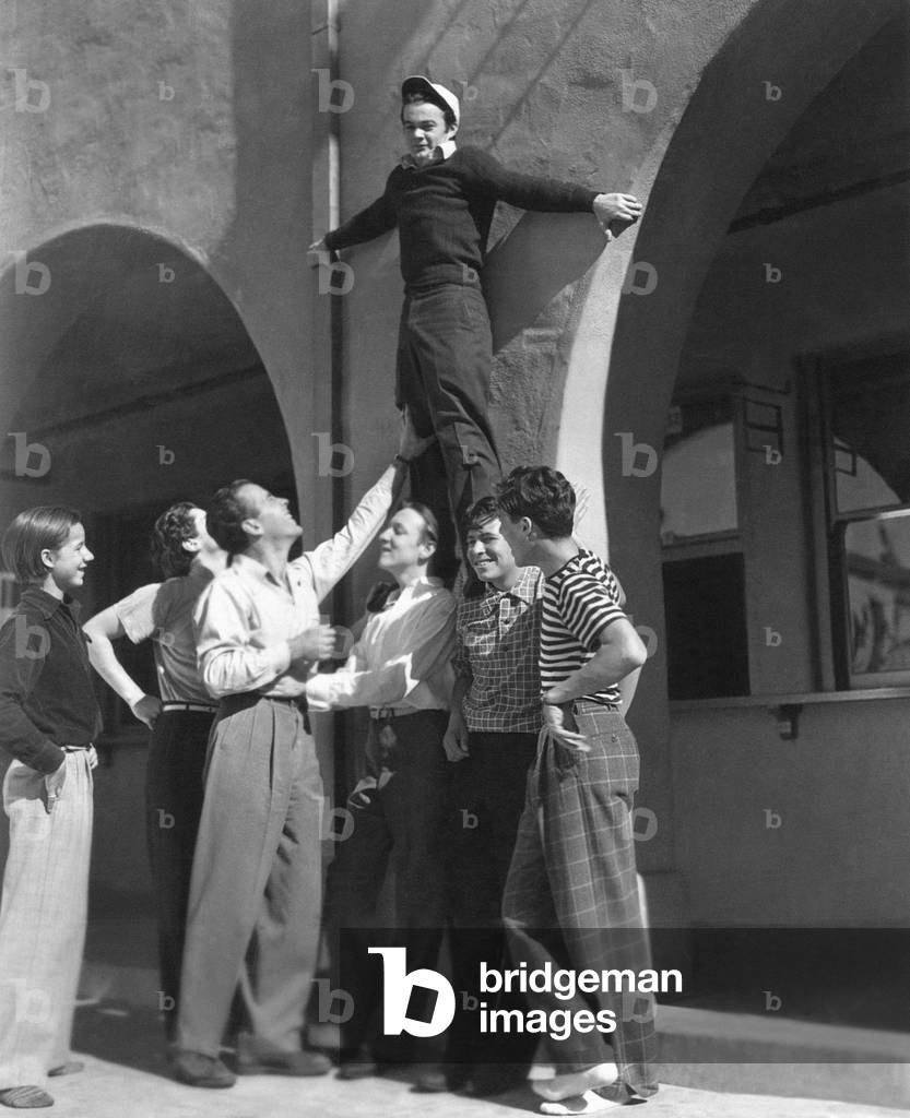 CRIME SCHOOL, from left: Bobby Jordan, Gabriel Dell, Humphrey Bogart, Huntz Hall, Leo Gorcey (top), Bernard Punsley, Billy Halop on set, 1938