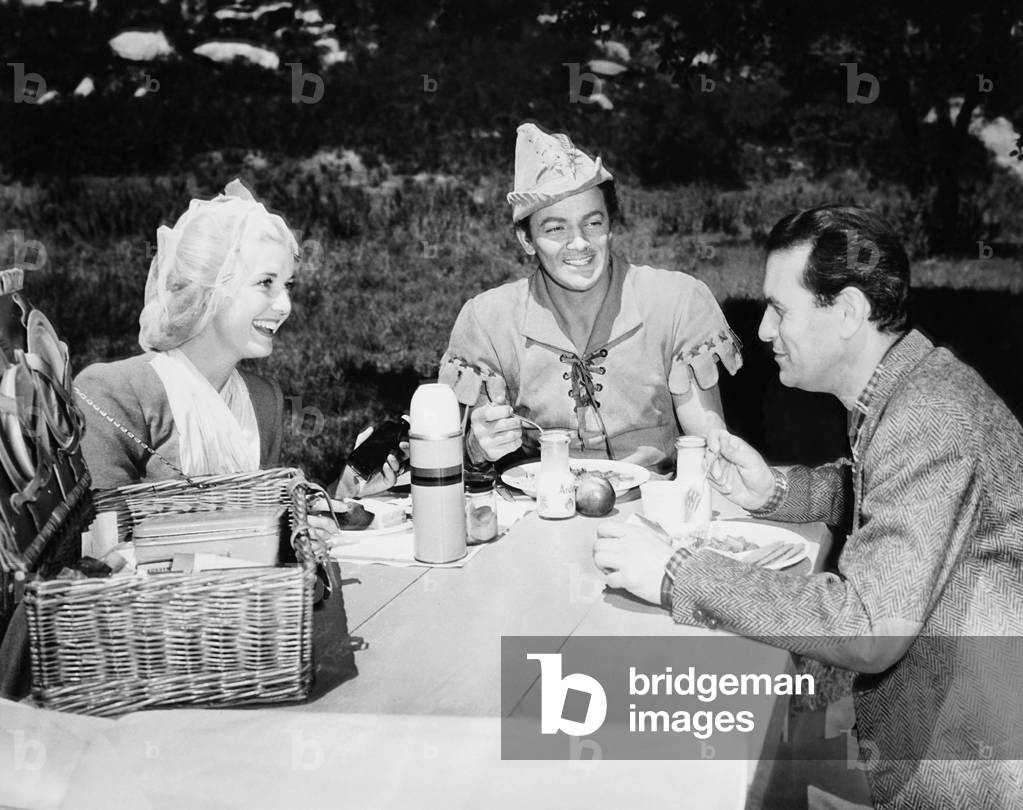 THE BANDIT OF SHERWOOD FOREST, from left: Anita Louise, Cornel Wilde, director Henry Levin having lunch on set, 1946