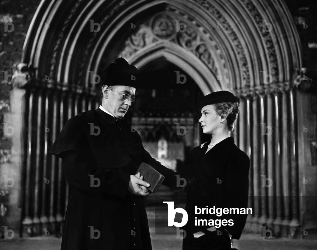 FATHER BROWN, (aka THE DETECTIVE), from left: Alec Guinness, Joan Greenwood, 1954