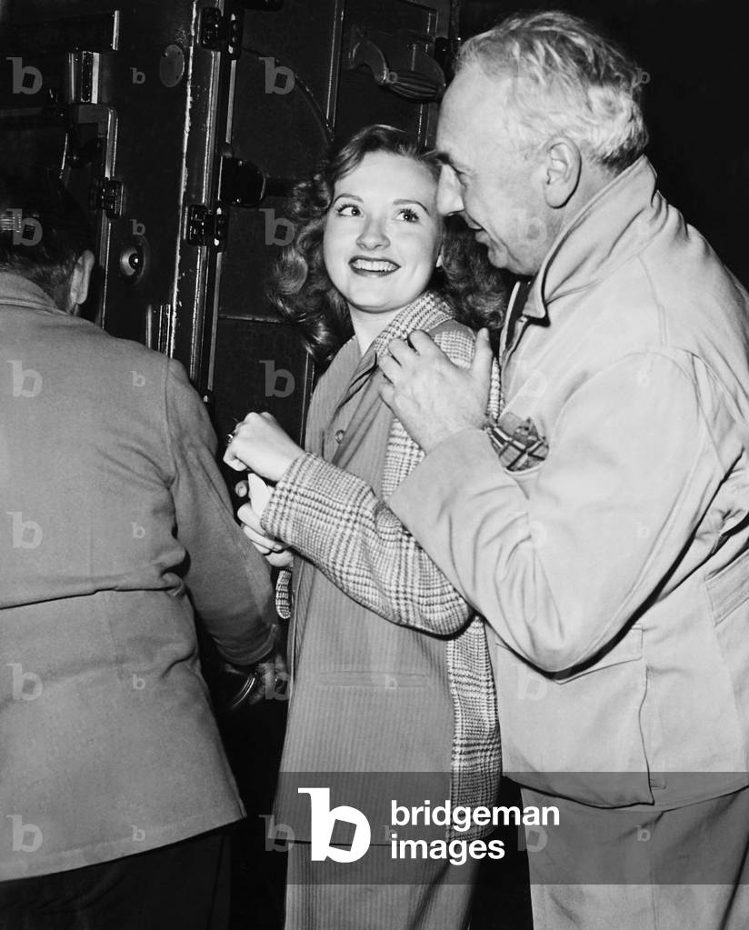 THE CLIMAX, from left: Susanna Foster, cinematographer Hal Mohr on set, 1944
