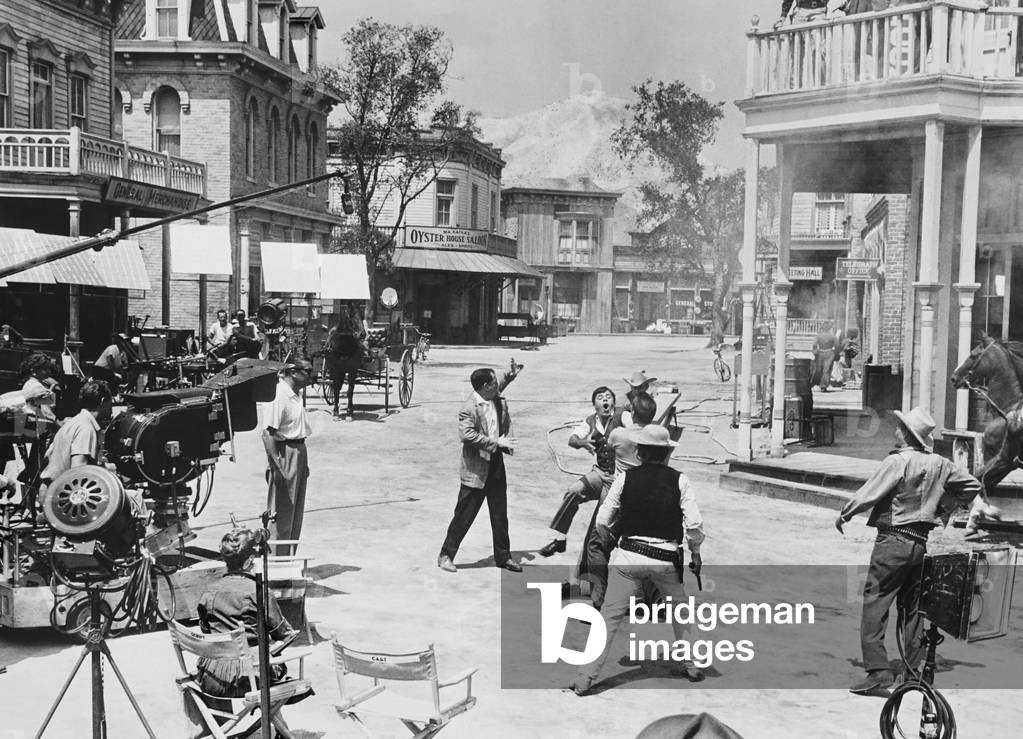 THE ERRAND BOY, Jerry Lewis (center), 1961