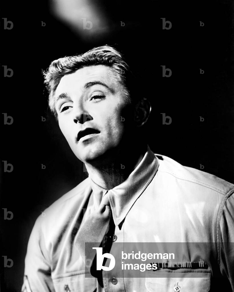 CROSSFIRE, Robert Mitchum,  1947